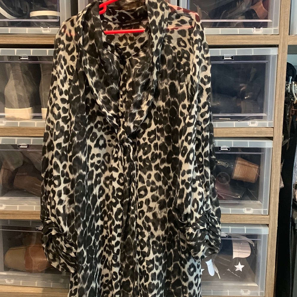 New York & Company animal print blouse. Tie neck 3 quarter length sleeves. Sz L